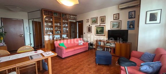 3 bedrooms Apartment in Parma, Italy No. 293540 9