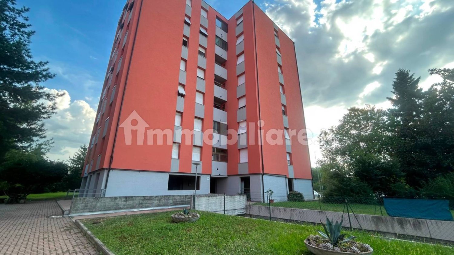 3 bedrooms Apartment in Parma, Italy No. 293540