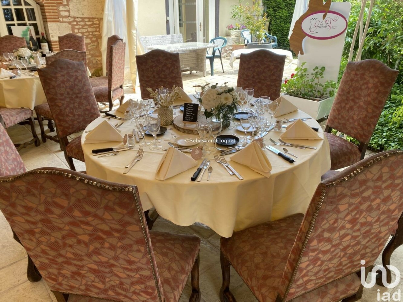 Gewerbliche Immobilie in Saint-Ay, France 800m², Nr. 248212