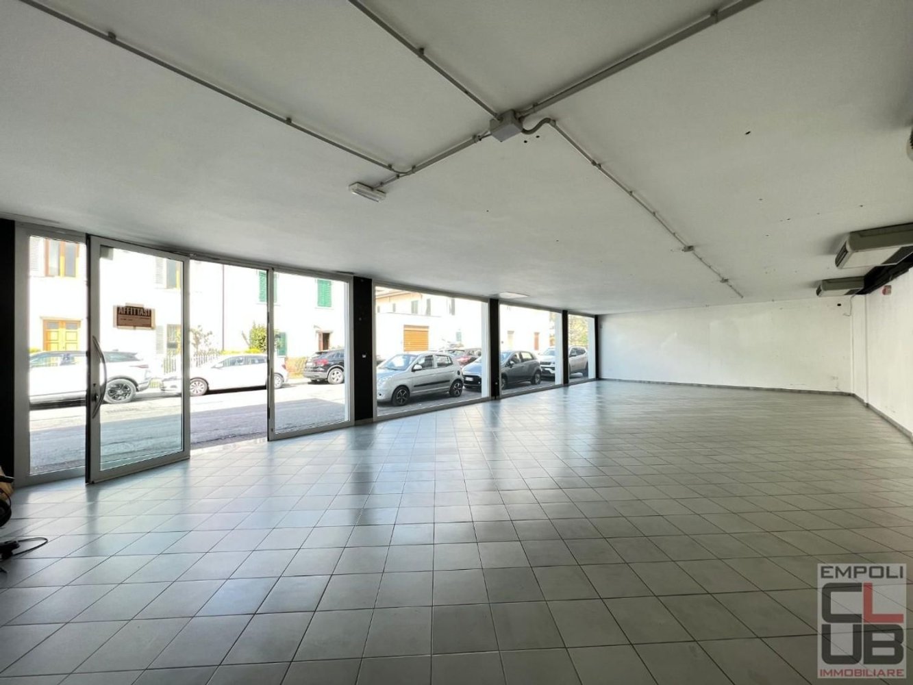 Propriété commerciale à Empoli, Italy 220m² No. 119845