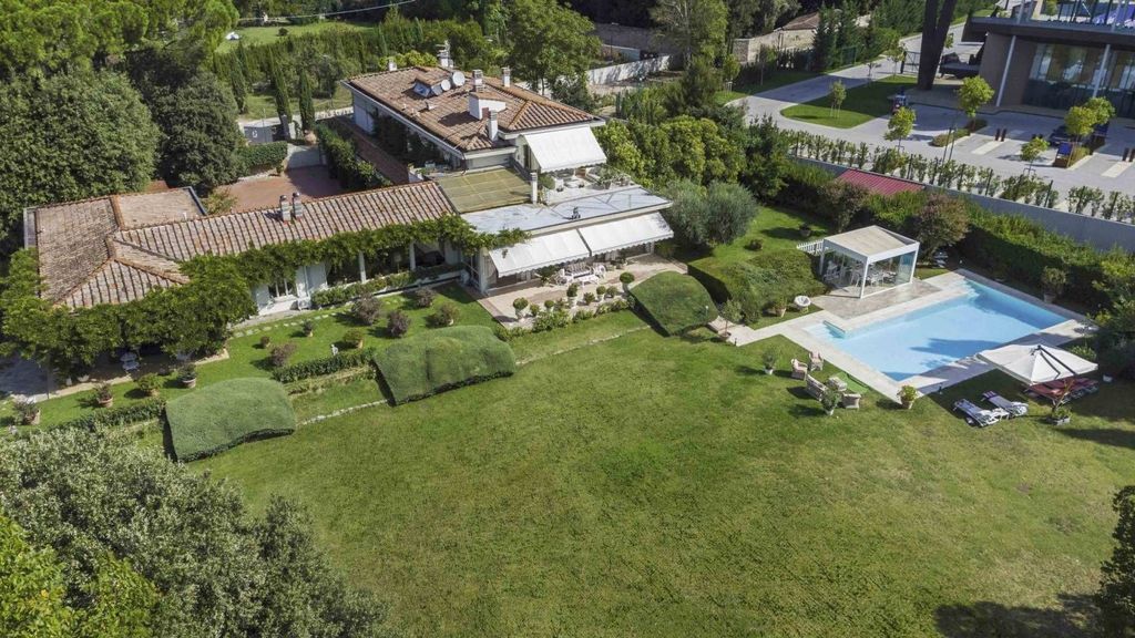 3 bedrooms Villa in Florence, Italy No. 329091