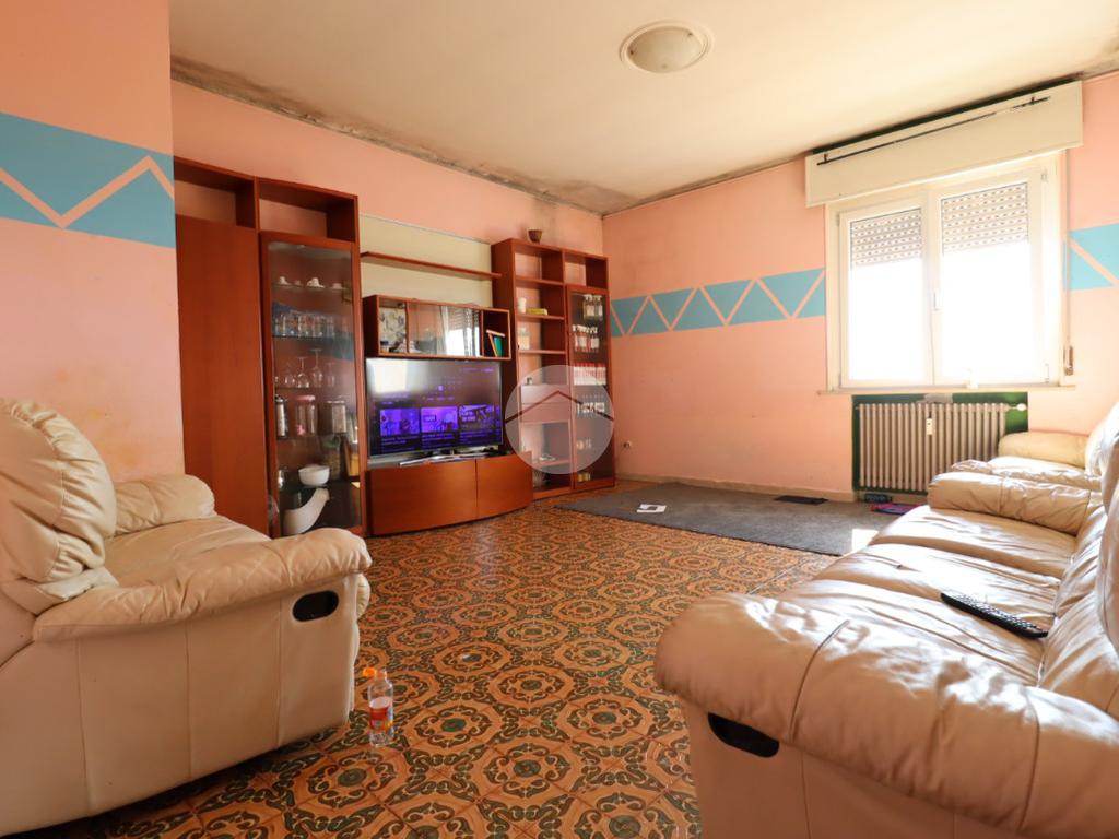 3 Schlafzimmer Wohnung in Mantua, Italy, Nr. 324762