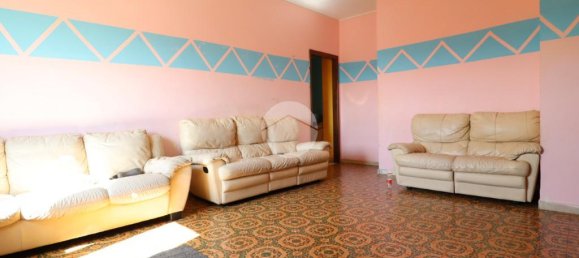 3 bedrooms Apartment in Mantua, Italy No. 324762 3