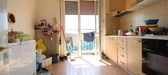 3 bedrooms Apartment in Mantua, Italy No. 324762 4