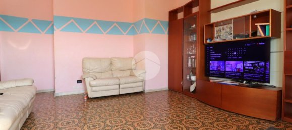 3 bedrooms Apartment in Mantua, Italy No. 324762 2