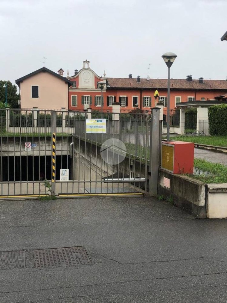 Garaje en Gessate, Italy 15 m² No. 323697