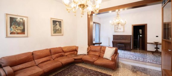 6 rooms Apartment in Venice, Italy No. 127064 8