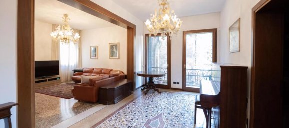 6 rooms Apartment in Venice, Italy No. 127064 4
