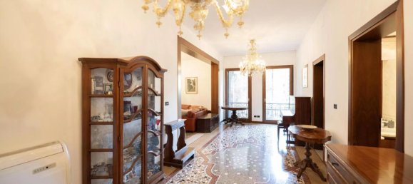 6 rooms Apartment in Venice, Italy No. 127064 3