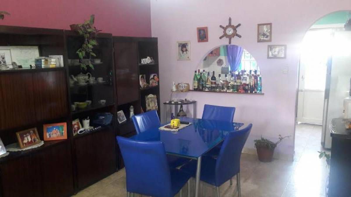 2 bedrooms House in Lanus, Argentina No. 12231