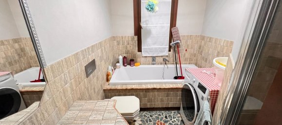 Apartamento de 3 habitaciónes en Brugherio, Italy No. 181128 15