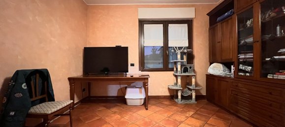 Apartamento de 3 habitaciónes en Brugherio, Italy No. 181128 3