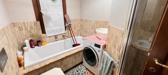 Apartamento de 3 habitaciónes en Brugherio, Italy No. 181128 17