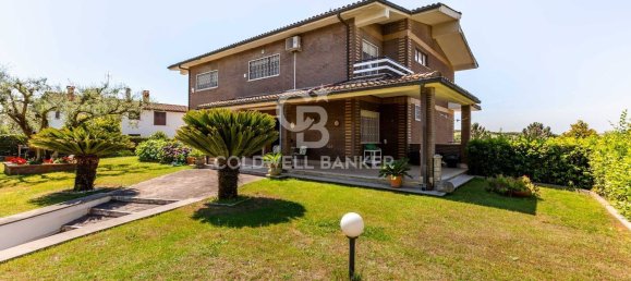 8 rooms Villa in Rome, Italy No. 299859 2