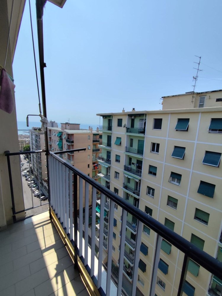 Apartamento de 4 dormitorios en Genoa, Italy No. 327471