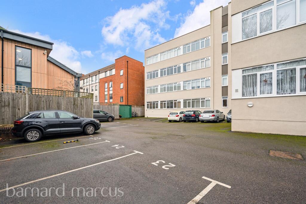 1 bedroom Apartment in Epsom, United Kingdom No. 9761