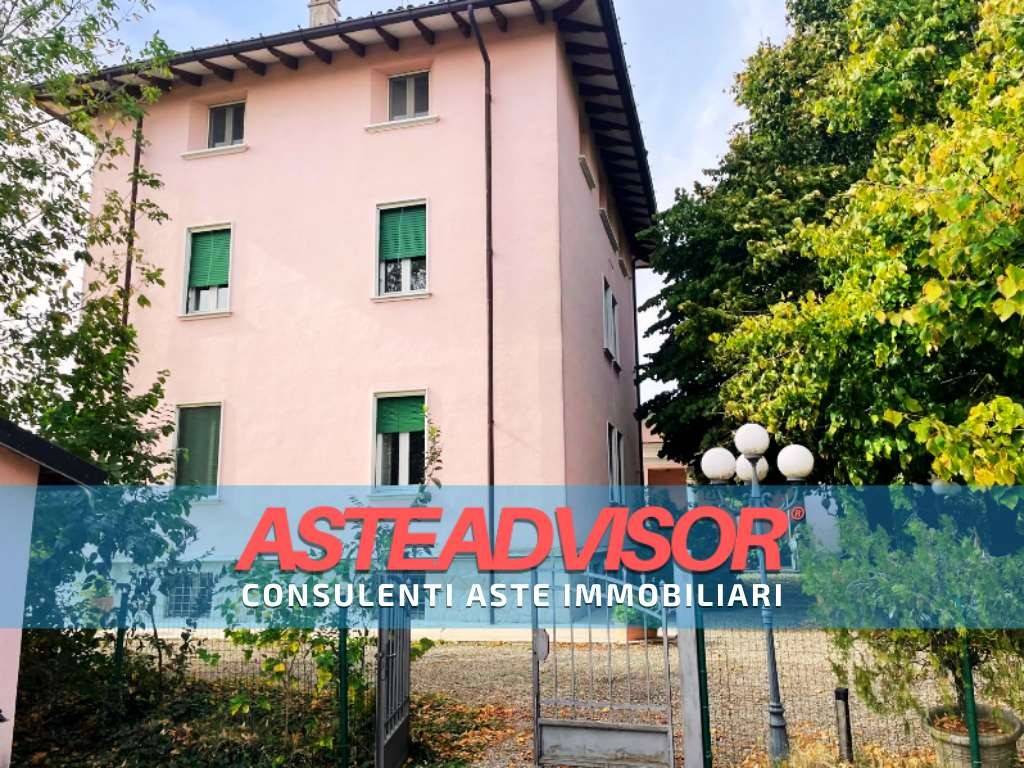 5 bedrooms Villa in Castel San Giovanni, Italy No. 275468