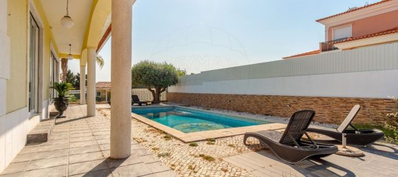 4 bedrooms House in Seixal, Portugal No. 177031 2