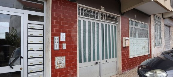 Gewerbliche Immobilie in Seixal, Portugal 81m², Nr. 345199 2