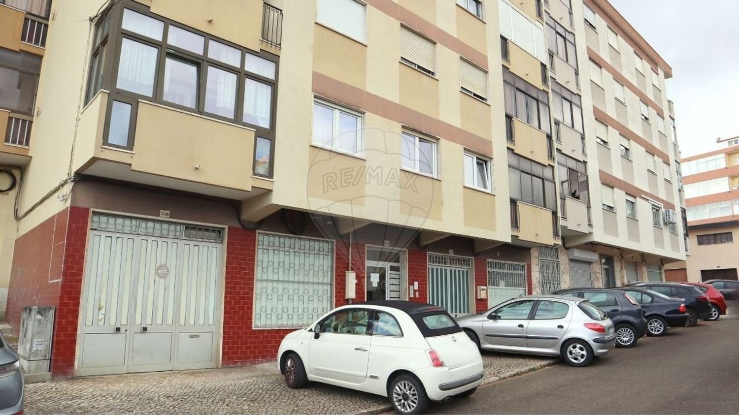 81m² Commercial property in Seixal, Portugal No. 345199