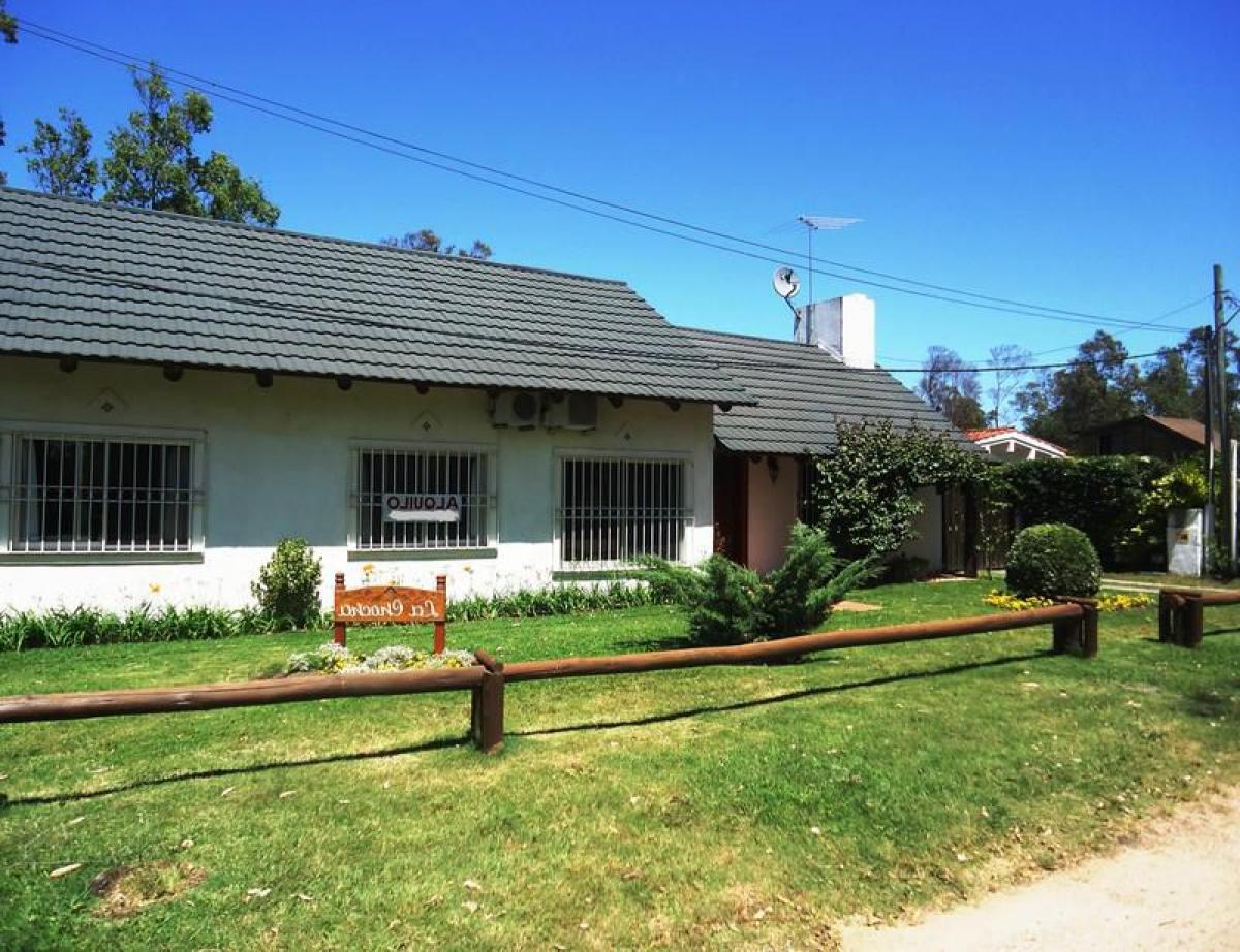 3 bedrooms House in Maldonado, Uruguay No. 6970