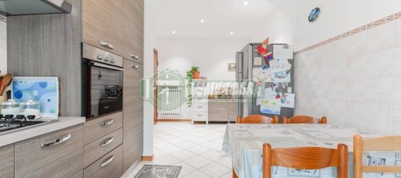 2 Schlafzimmer Wohnung in Azzano San Paolo, Italy, Nr. 305939 11