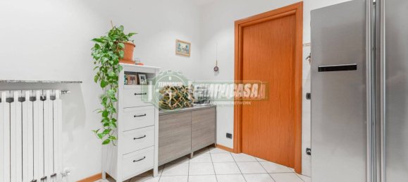 2 Schlafzimmer Wohnung in Azzano San Paolo, Italy, Nr. 305939 8