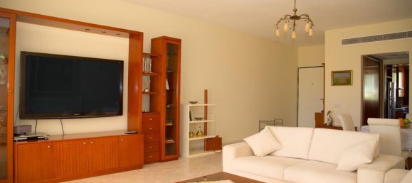 3 bedrooms Apartment in Limassol, Cyprus No. 24908 3