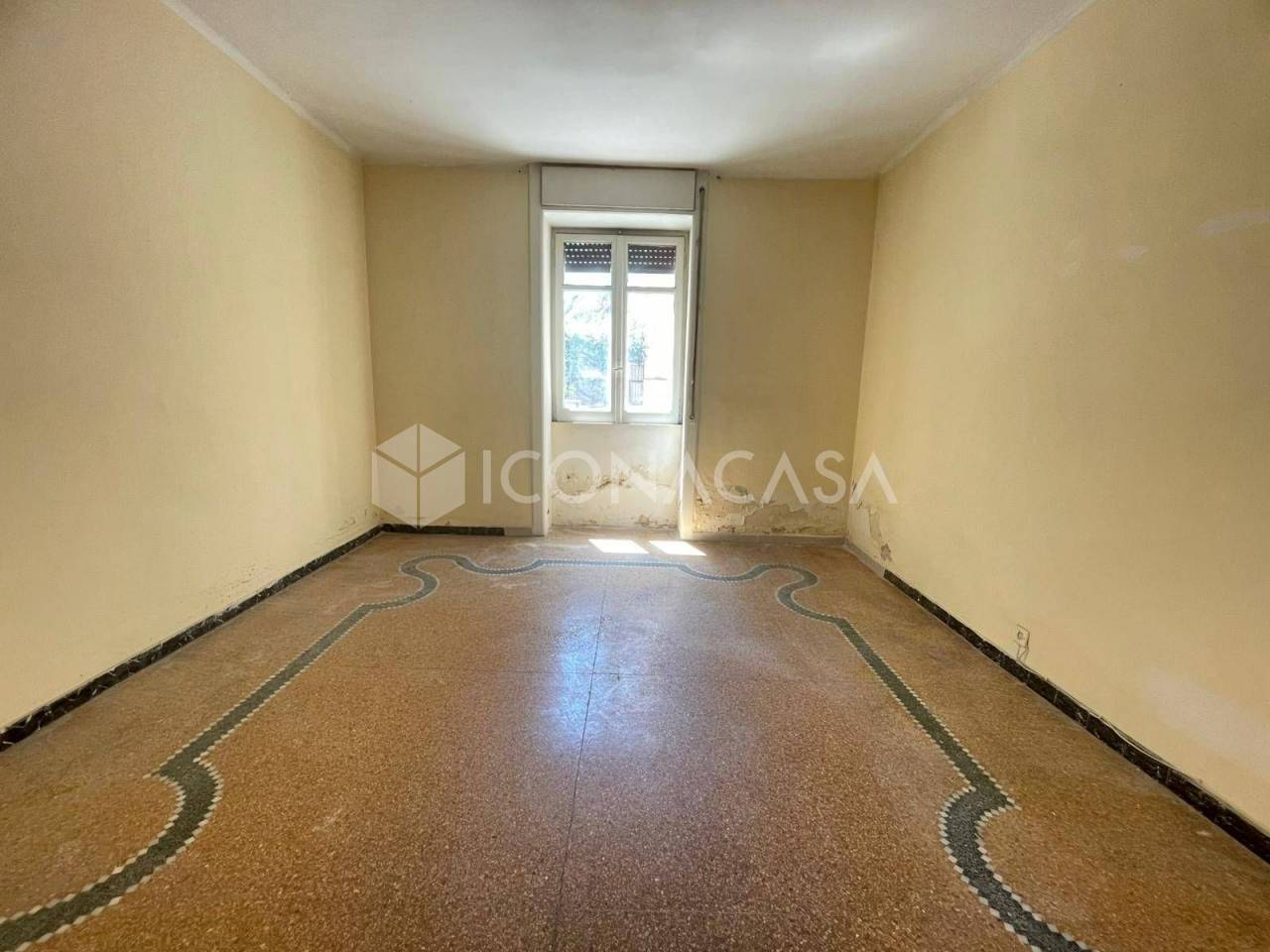 3 rooms Apartment in Bari, Italy No. 266712