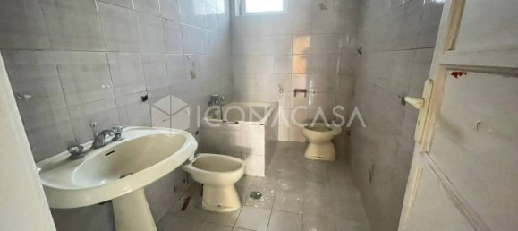 3 rooms Apartment in Bari, Italy No. 266712 3