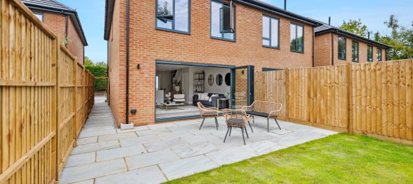 3 bedrooms House in Horley, United Kingdom No. 1008 57