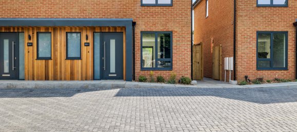 3 bedrooms House in Horley, United Kingdom No. 1008 2