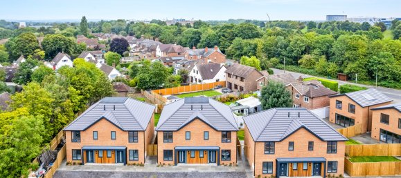 3 bedrooms House in Horley, United Kingdom No. 1008 56