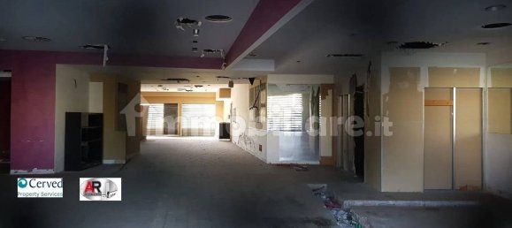 Propiedad comercial de 4 habitaciónes en Aprilia, Italy No. 13554 3