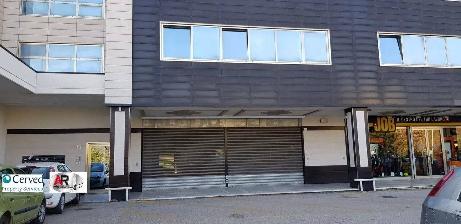 Propiedad comercial de 4 habitaciónes en Aprilia, Italy No. 13554