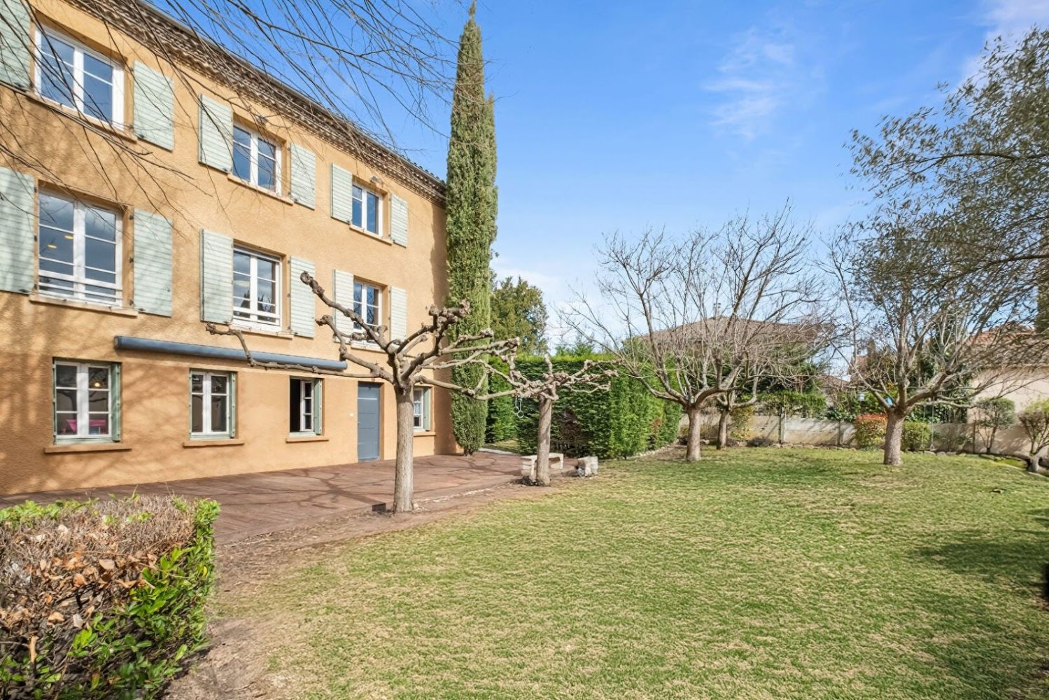 Casa de 5 dormitorios en Condrieu, France No. 195097