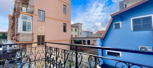 3-salle Appartement à Giugliano in Campania, Italy No. 26715 16