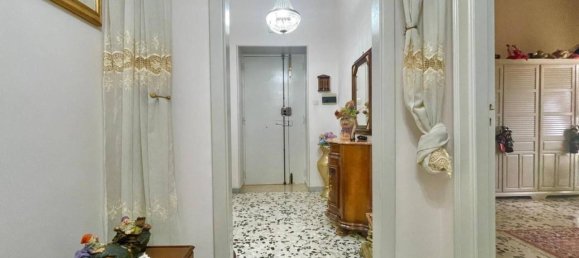 3-salle Appartement à Giugliano in Campania, Italy No. 26715 4