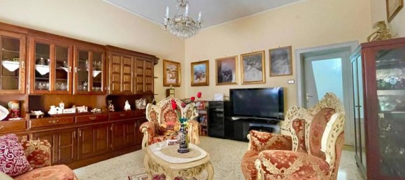 3-salle Appartement à Giugliano in Campania, Italy No. 26715 5
