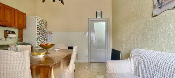 3-salle Appartement à Giugliano in Campania, Italy No. 26715 7