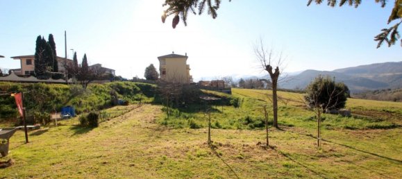 3 bedrooms House in Pomarance, Italy No. 207 6