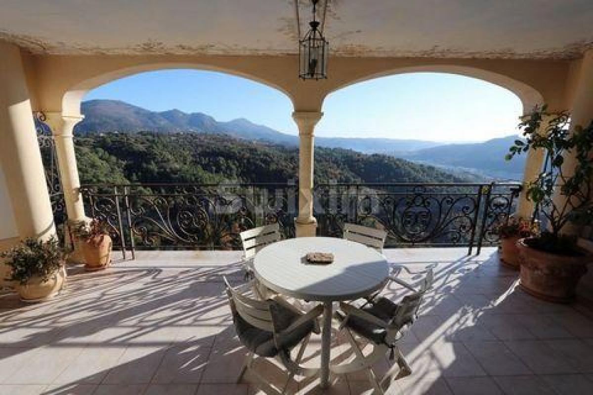 6 bedrooms Shop in Levens, France No. 18766