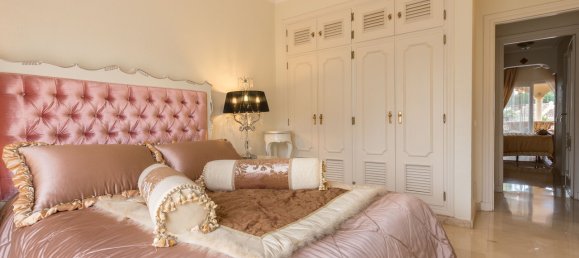 4 bedrooms Penthouse in Estepona, Spain No. 2468 10