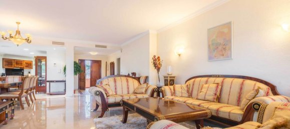 4 bedrooms Penthouse in Estepona, Spain No. 2468 2