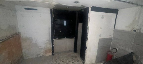 1 room Commercial property in Naples, Italy No. 374862 4