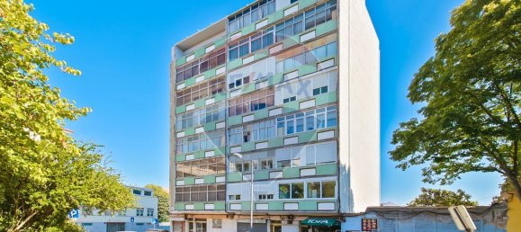 2 bedrooms Apartment in Lisbon, Portugal No. 52332 2