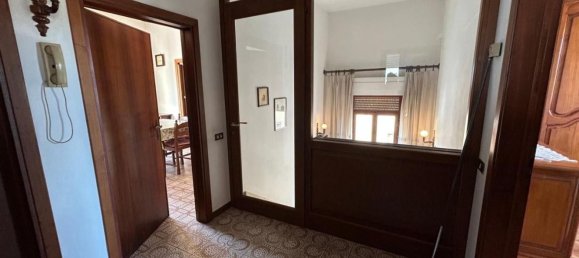 Casa de 6 divisões em Empoli, Italy N.º 301697 20