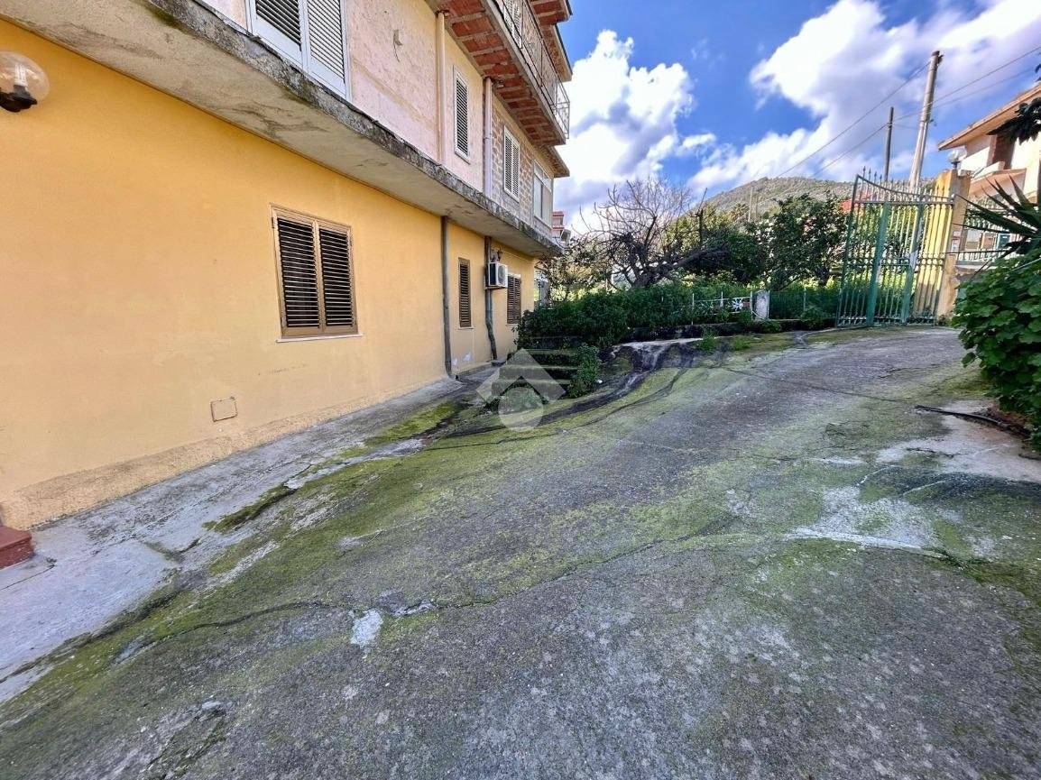 3 bedrooms Apartment in Palermo, Italy No. 76858