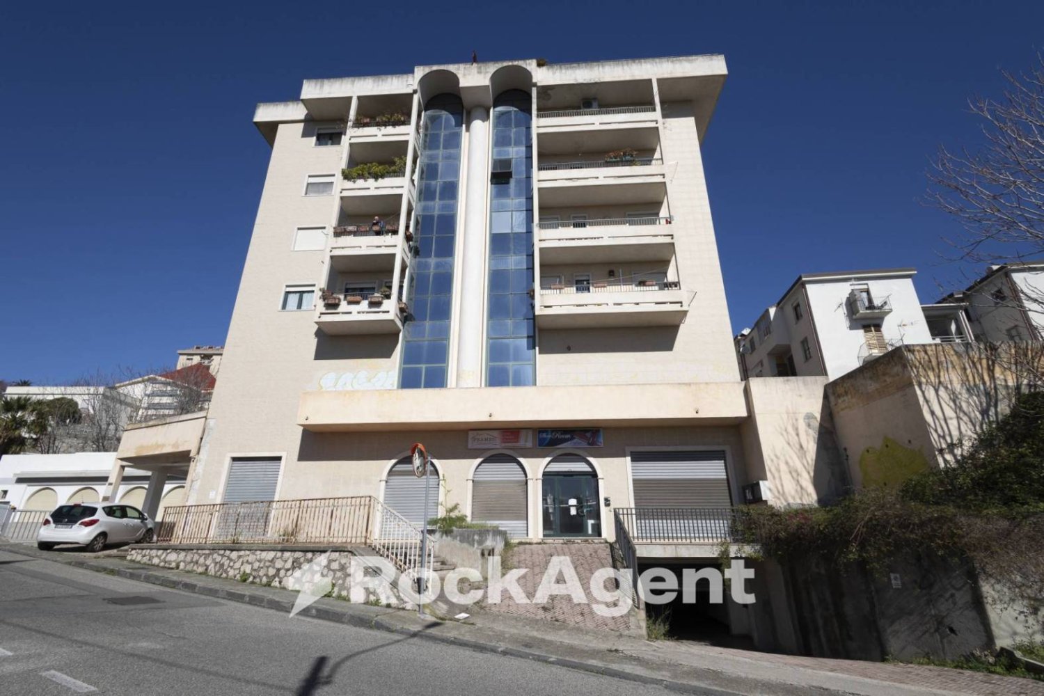 156m² Garage in Catanzaro, Italy No. 273880