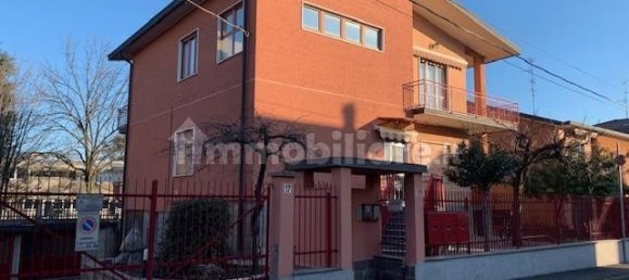 3 bedrooms Villa in Senago, Italy No. 327601 2